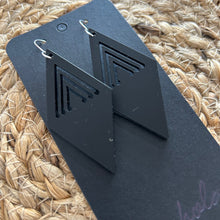 Load image into Gallery viewer, Nichola Earrings - Tino Taimana / Black
