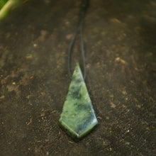 Load image into Gallery viewer, Tio Patainga / Pounamu Pendant
