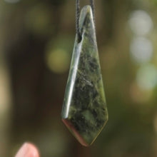 Load image into Gallery viewer, Pounamu - Tio pātainga
